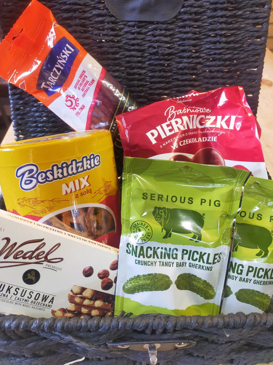 Snacking Gift Hamper - Premium Food Items from olitory - Just £25! Shop now at olitory